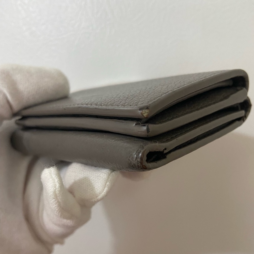 SAINT LAURENT GUC Greige Leather Trifold Wallet - Picture 14 of 14